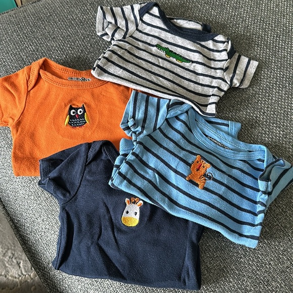 Set of 4 onesies with animals, Size 0-3 months - Picture 2 of 3